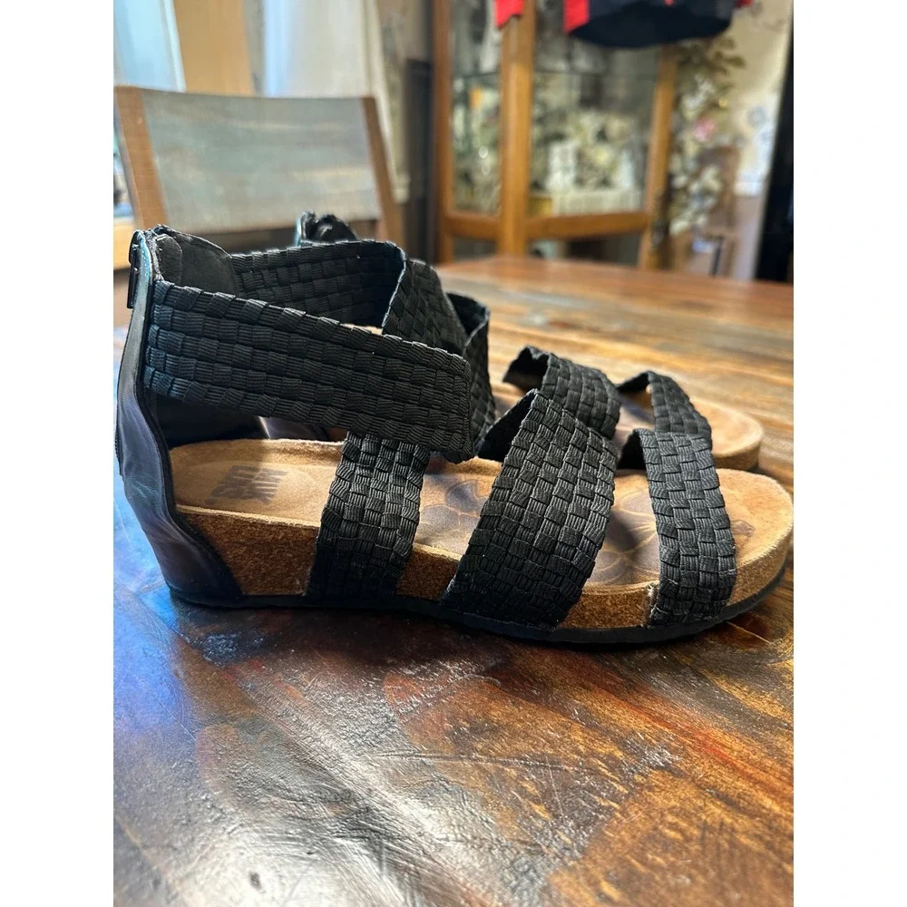 Muk Luks Womens Black Woven Multi Strap Wedge Cork Sandals Back Zip Size 10 8826